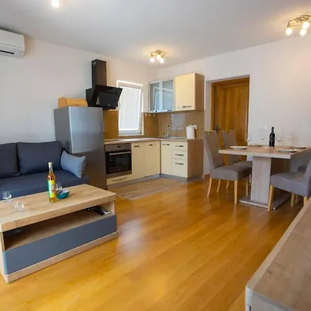 Vladimir #3 Διαμέρισμα *